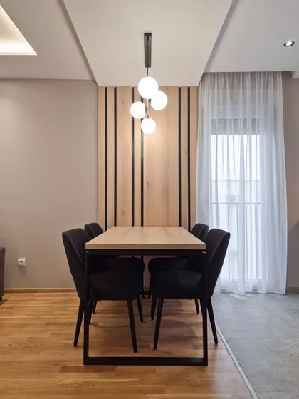 Mine Karadžić | 4zida.rs