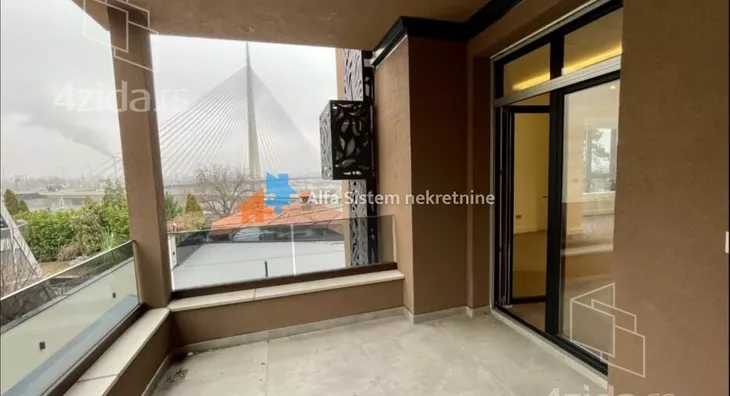 Poslovna zgrada | 4zida