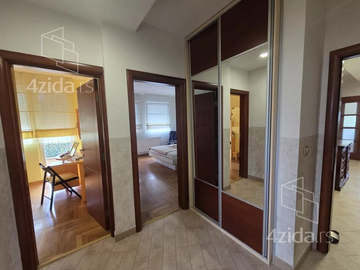 Petosoban stan | 4zida