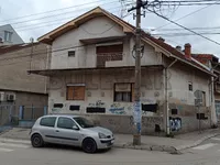 Mali Vrtop, Okolne lokacije, Gadžin Han | 4zida.rs