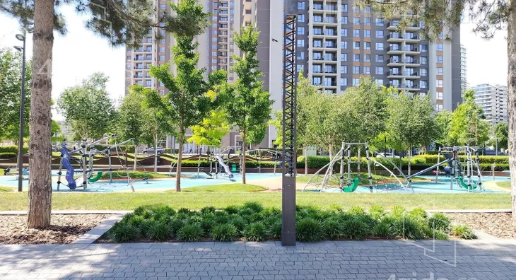 Sedmosoban stan | 4zida