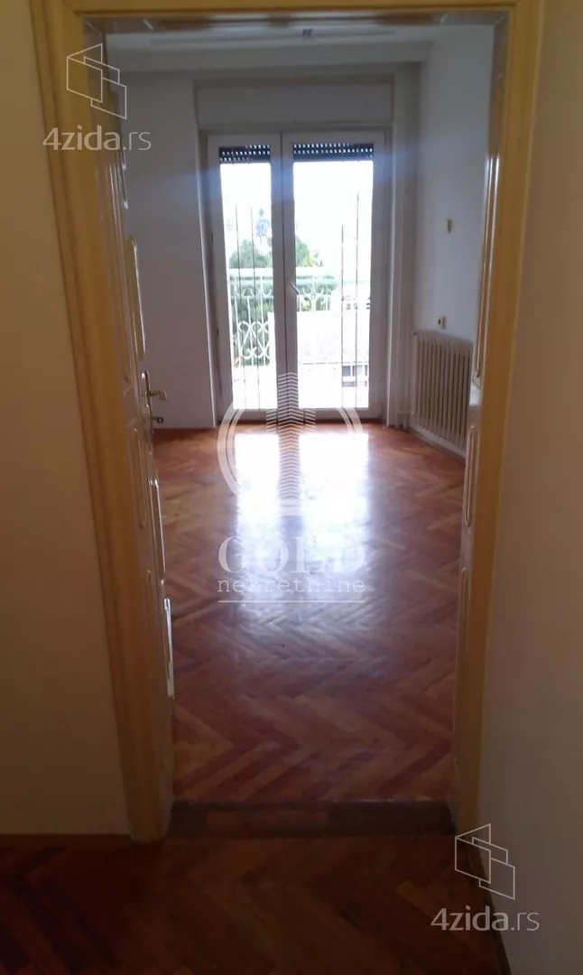 Četvoroiposoban stan | 4zida