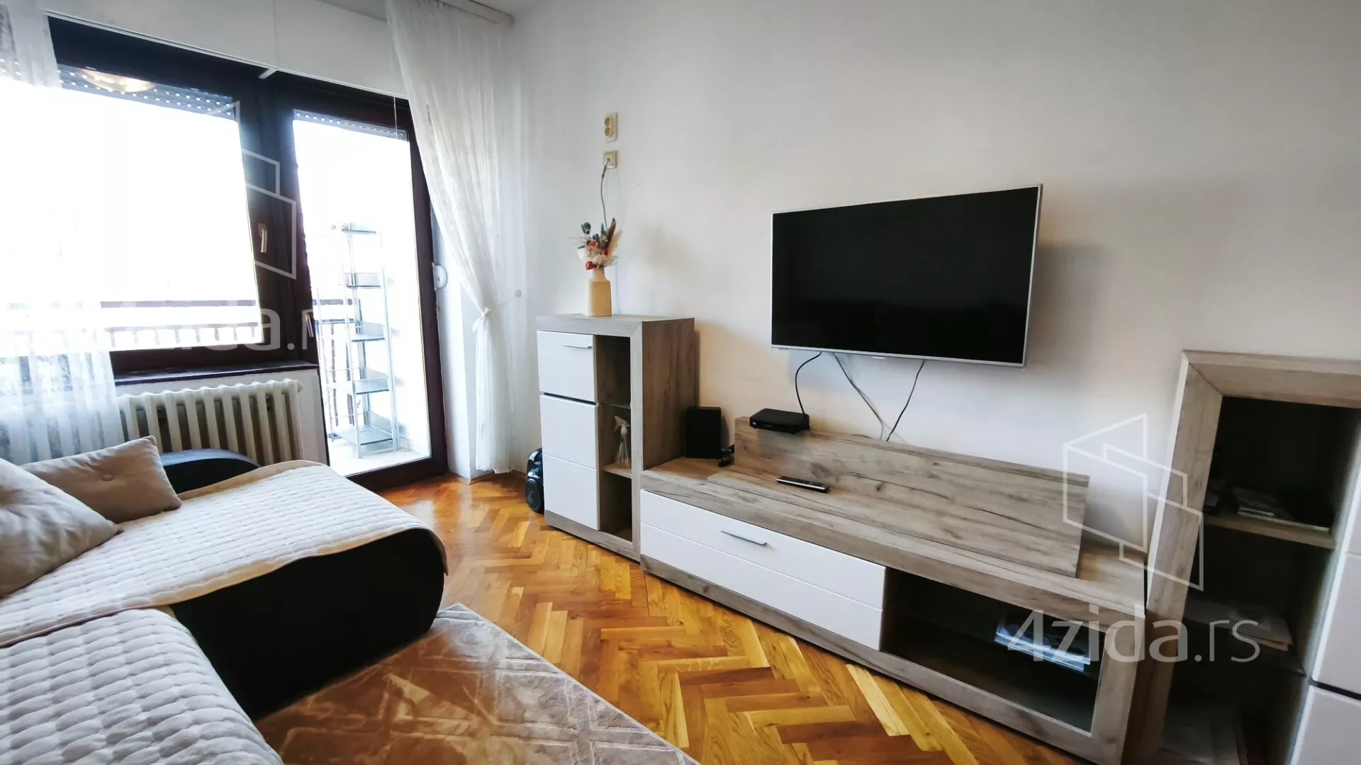 Jednoiposoban stan | 4zida