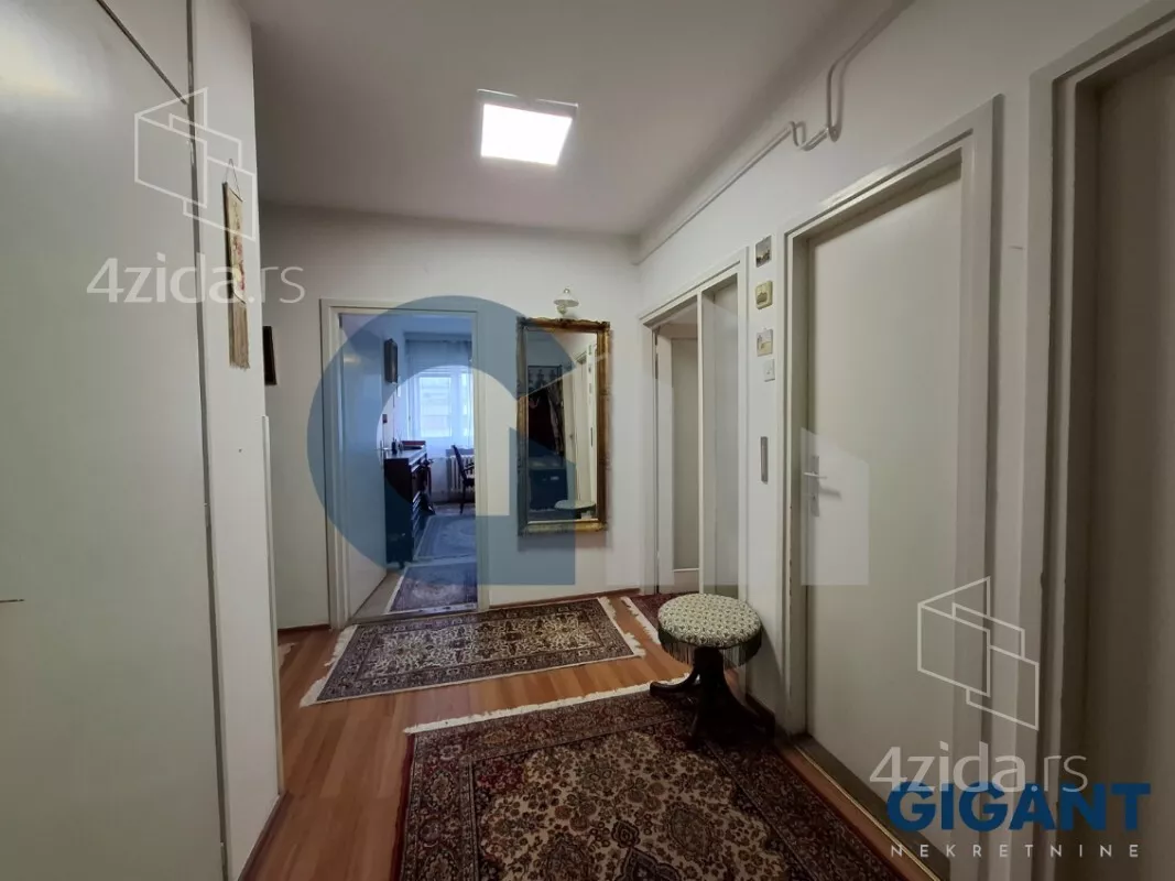 Četvoroiposoban stan | 4zida