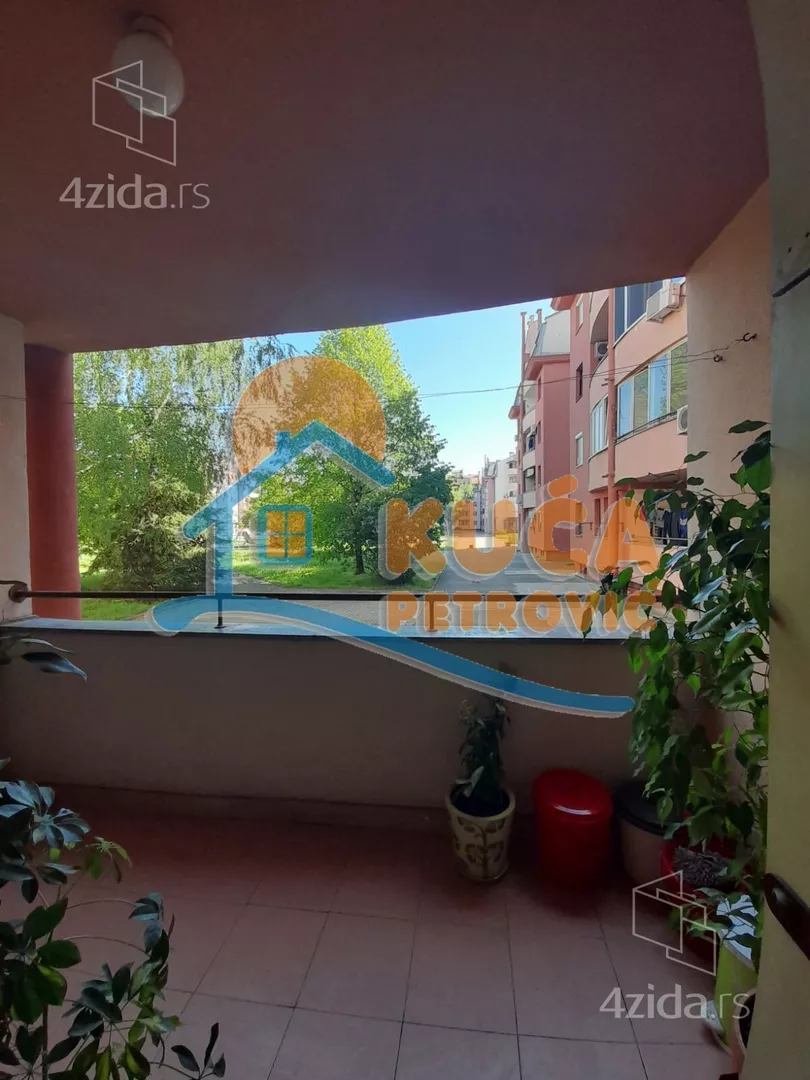 Troiposoban stan | 4zida