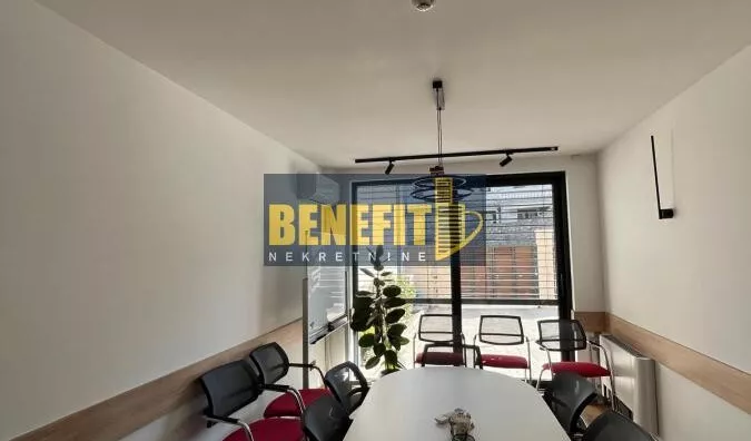 Poslovna zgrada | 4zida