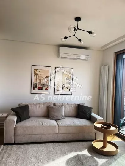 Vukov Spomenik | 4zida.rs