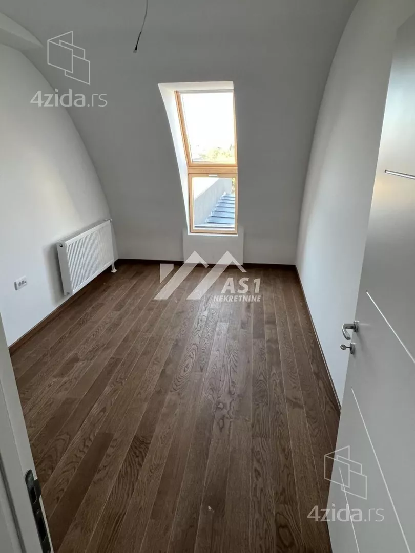 Šestosoban stan | 4zida