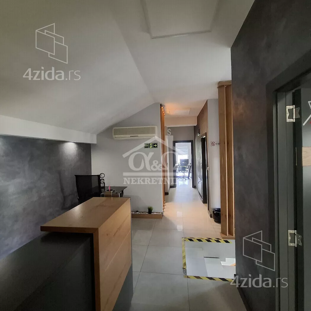 Poslovna zgrada | 4zida