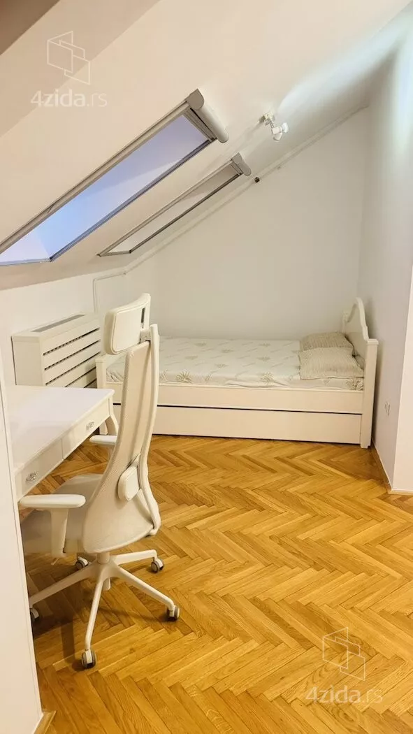 Četvoroiposoban stan | 4zida