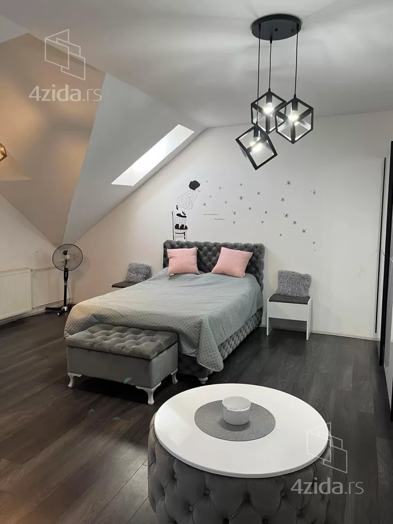 Četvoroiposoban stan | 4zida