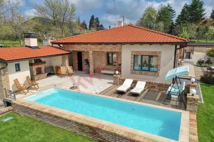 Lugomirska | 4zida.rs