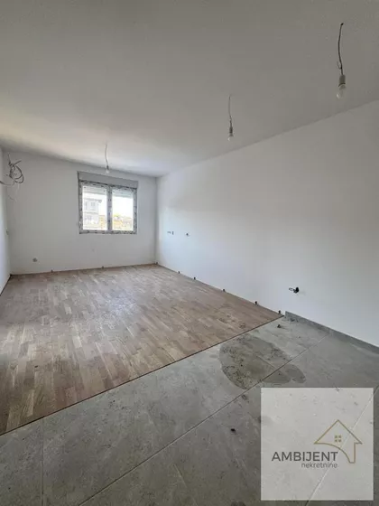 Stari Banovci | 4zida.rs