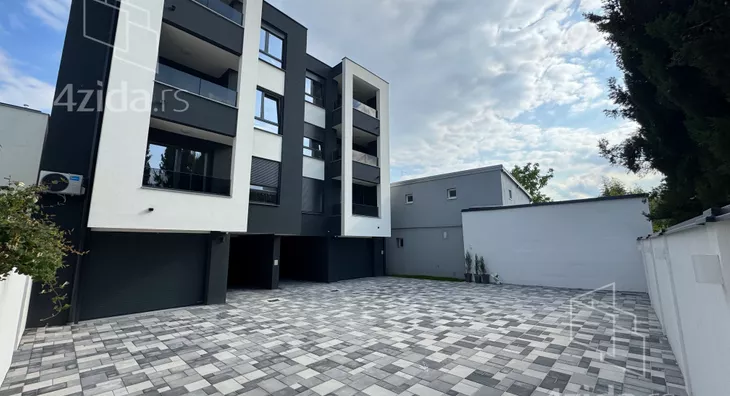 Šestosoban stan | 4zida