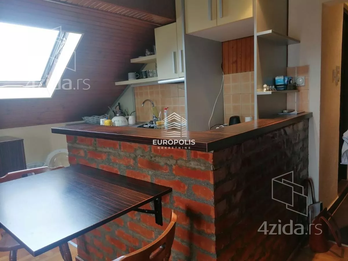 Šestosoban stan | 4zida