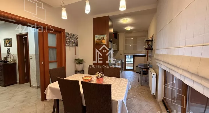 Petosoban stan | 4zida