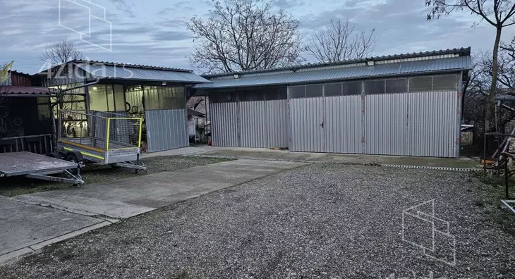 Poslovna zgrada | 4zida