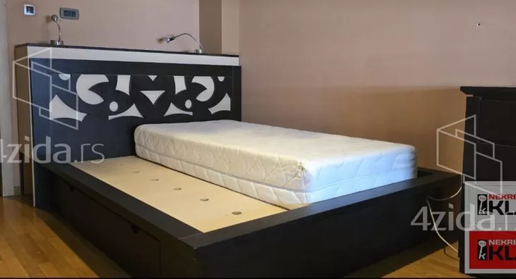 Četvoroiposoban stan | 4zida