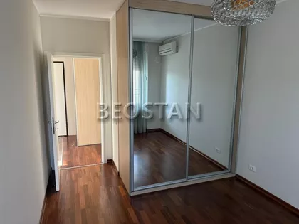 Vladimira Popovica | 4zida.rs