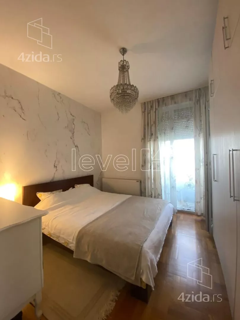 Šestosoban stan | 4zida