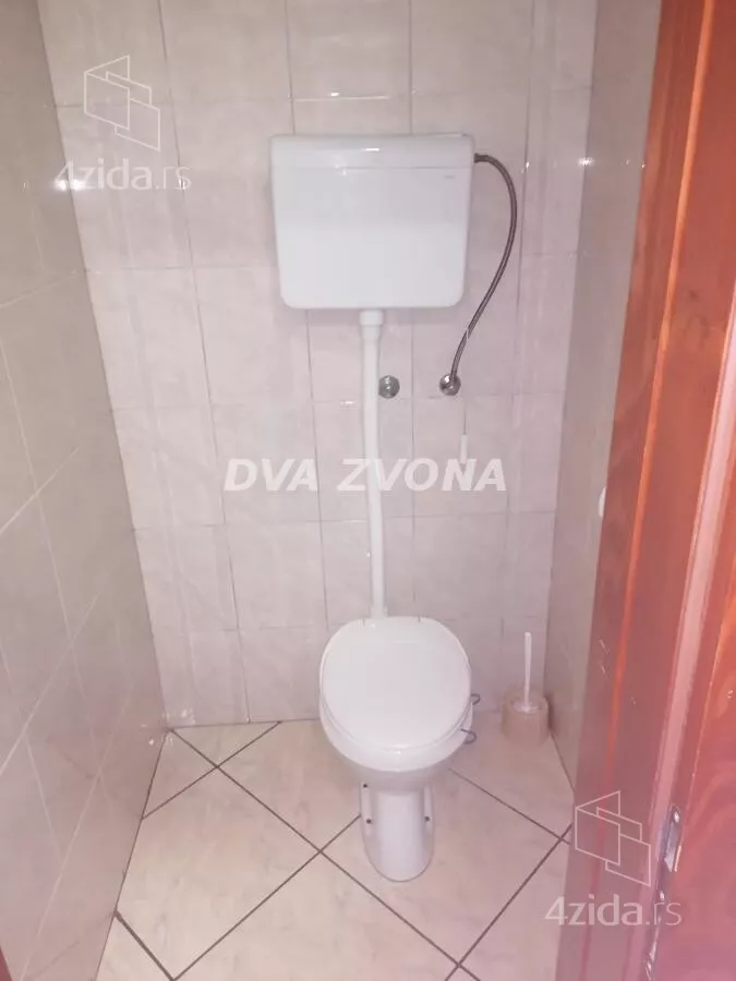 Poslovna zgrada | 4zida