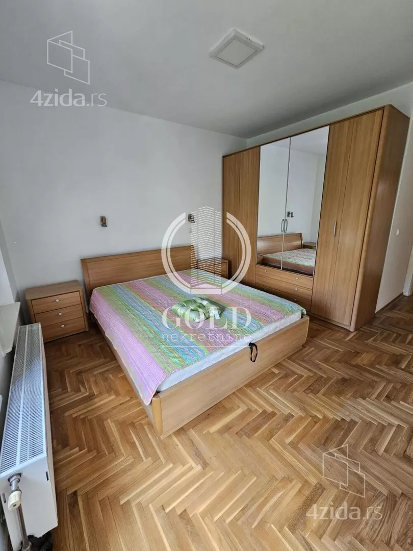 Šestosoban stan | 4zida