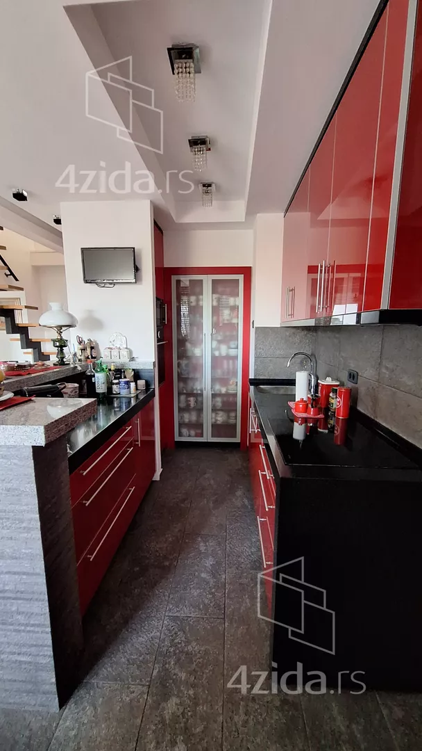 Četvoroiposoban stan | 4zida