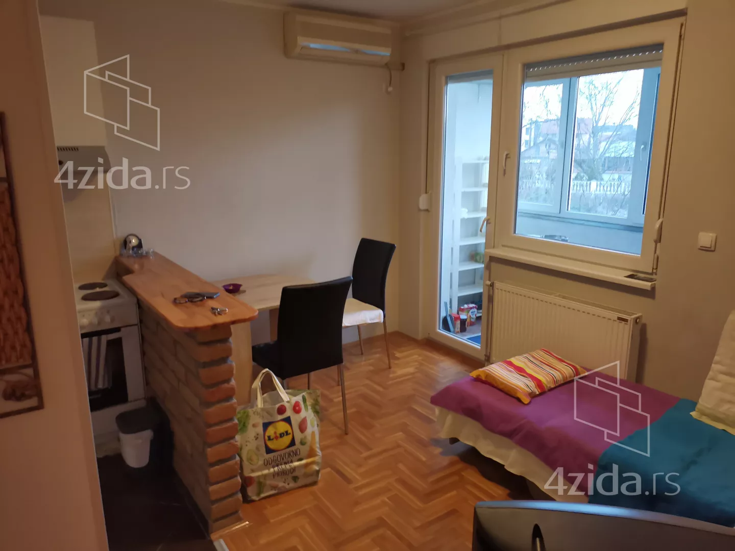 Jednoiposoban stan | 4zida