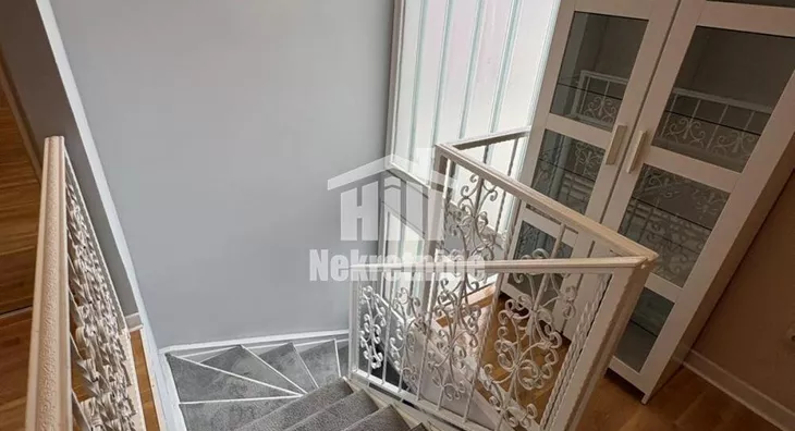 Šestoiposoban stan | 4zida