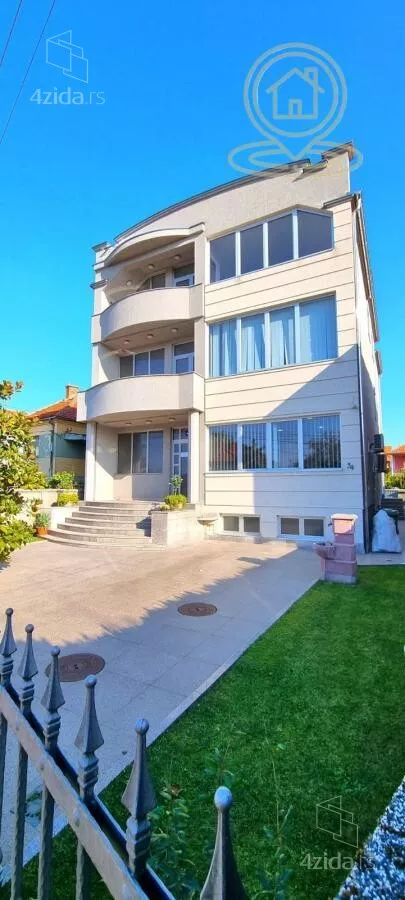 Poslovna zgrada | 4zida