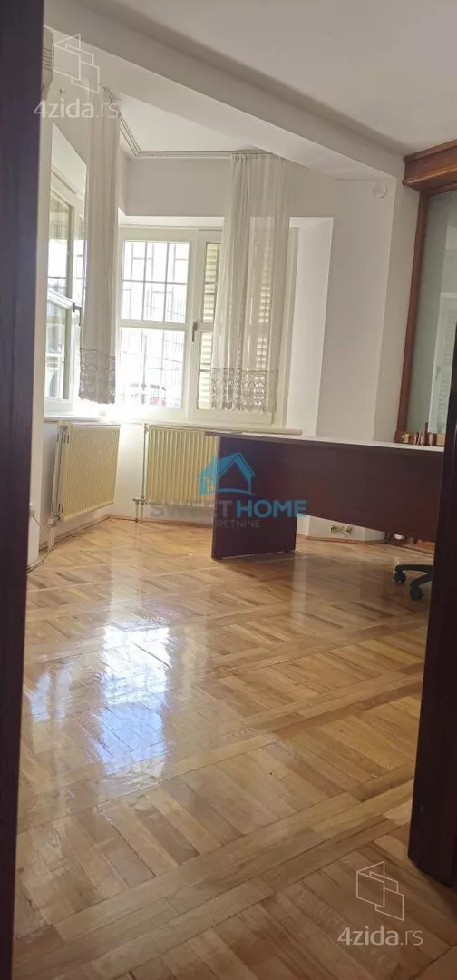 Poslovna zgrada | 4zida