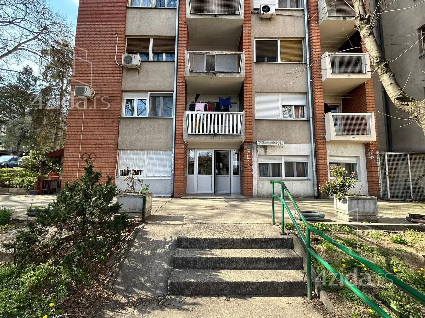 Četvoroiposoban stan | 4zida