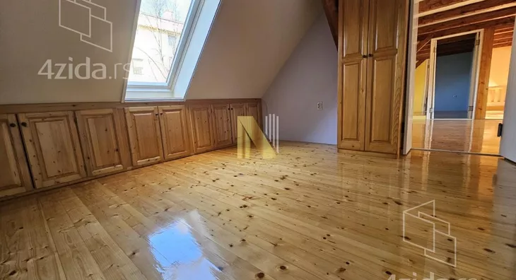 Šestosoban stan | 4zida