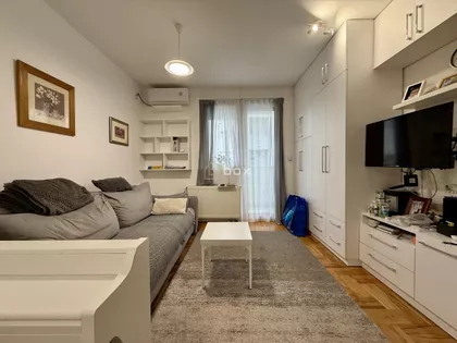 Crveni Pevac | 4zida.rs