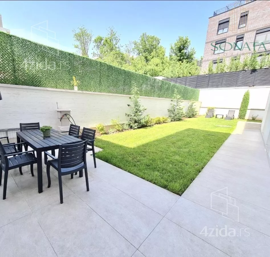 Šestosoban stan | 4zida