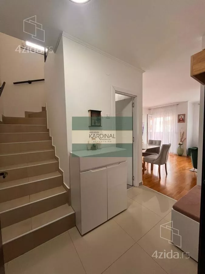 Petosoban stan | 4zida