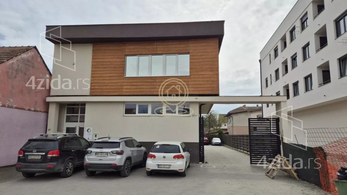 Poslovna zgrada | 4zida