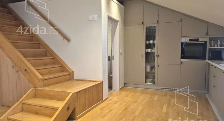 Četvoroiposoban stan | 4zida