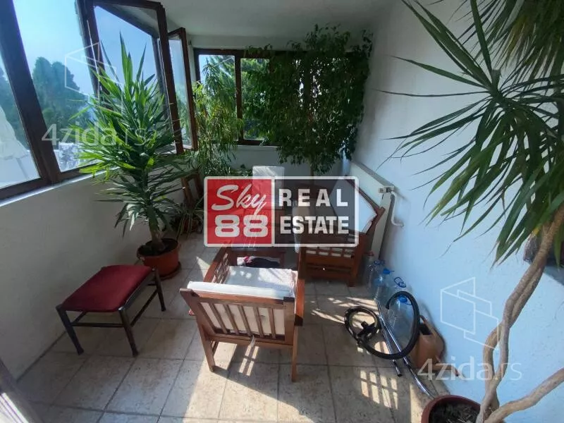 Šestosoban stan | 4zida