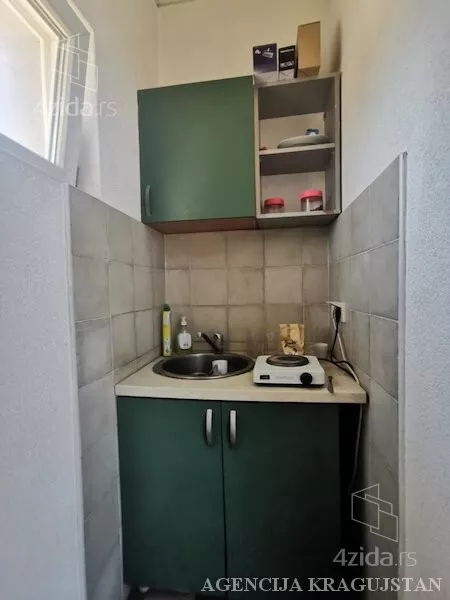 Poslovna zgrada | 4zida