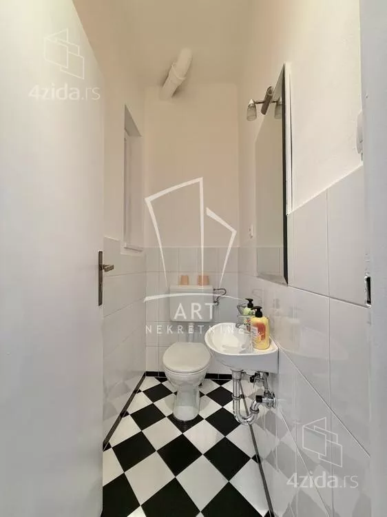 Četvoroiposoban stan | 4zida