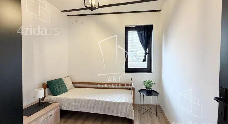 Petoiposoban stan | 4zida