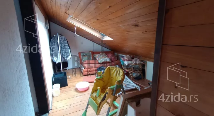 Četvoroiposoban stan | 4zida