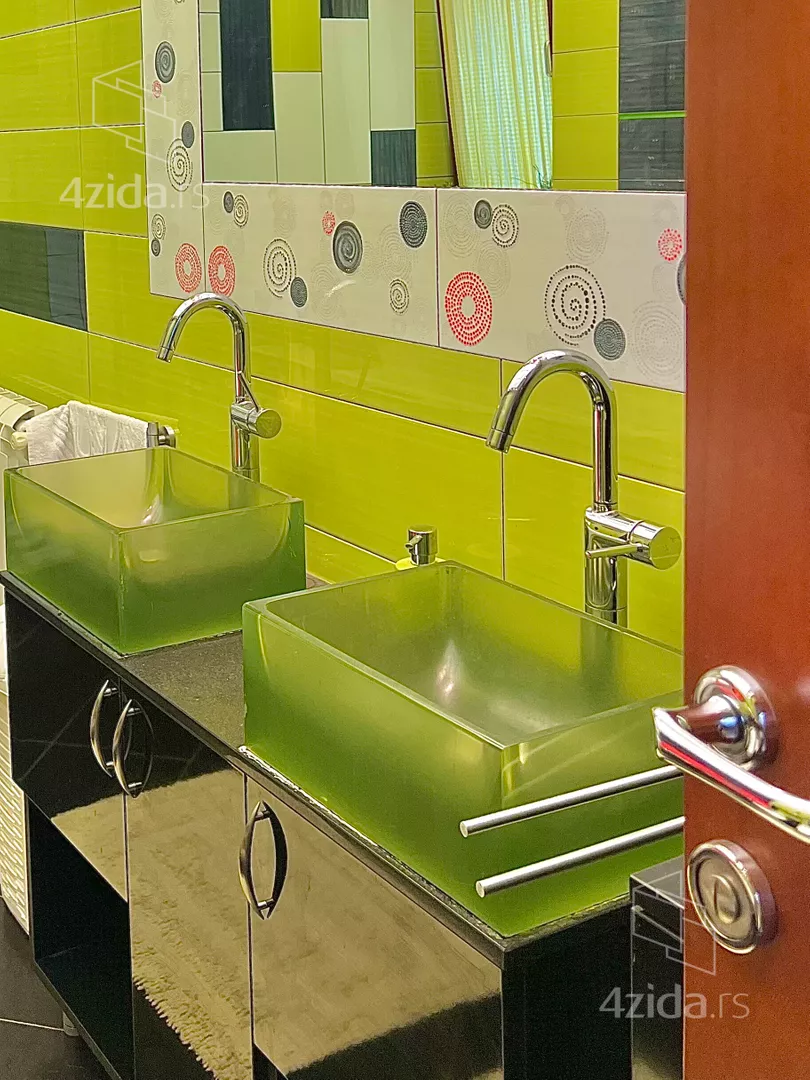 Šestosoban stan | 4zida