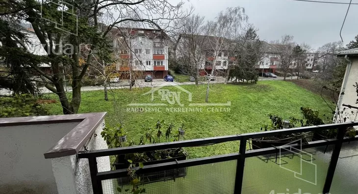 Šestosoban stan | 4zida