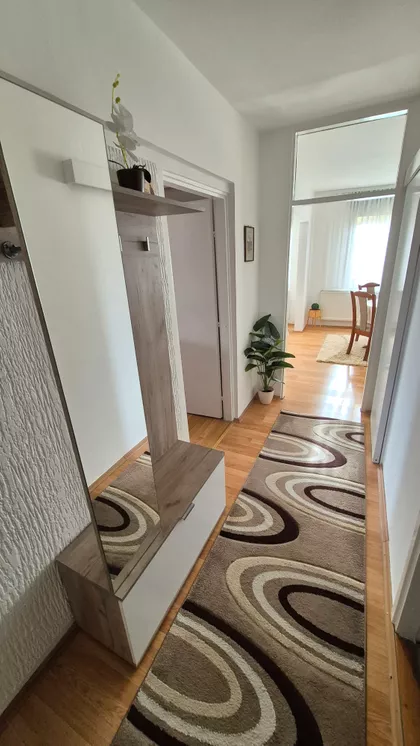 Vidovdanski Trg 1 | 4zida.rs