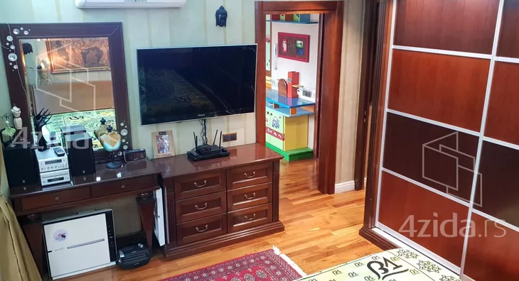 Petosoban stan | 4zida