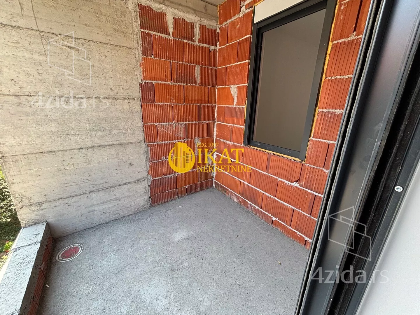 Jednoiposoban stan | 4zida