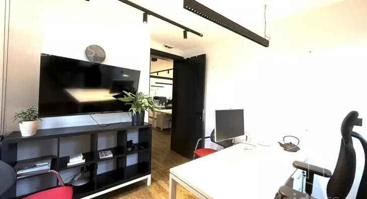 Poslovna zgrada | 4zida