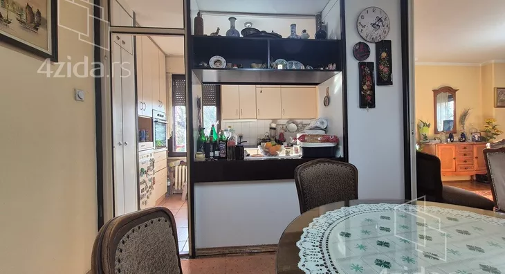 Četvoroiposoban stan | 4zida